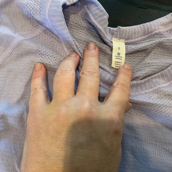 Lululemon  light purple long sleeve Swiftly Tech top, sz 6, worn once , msrp $78 - Picture 2 of 5